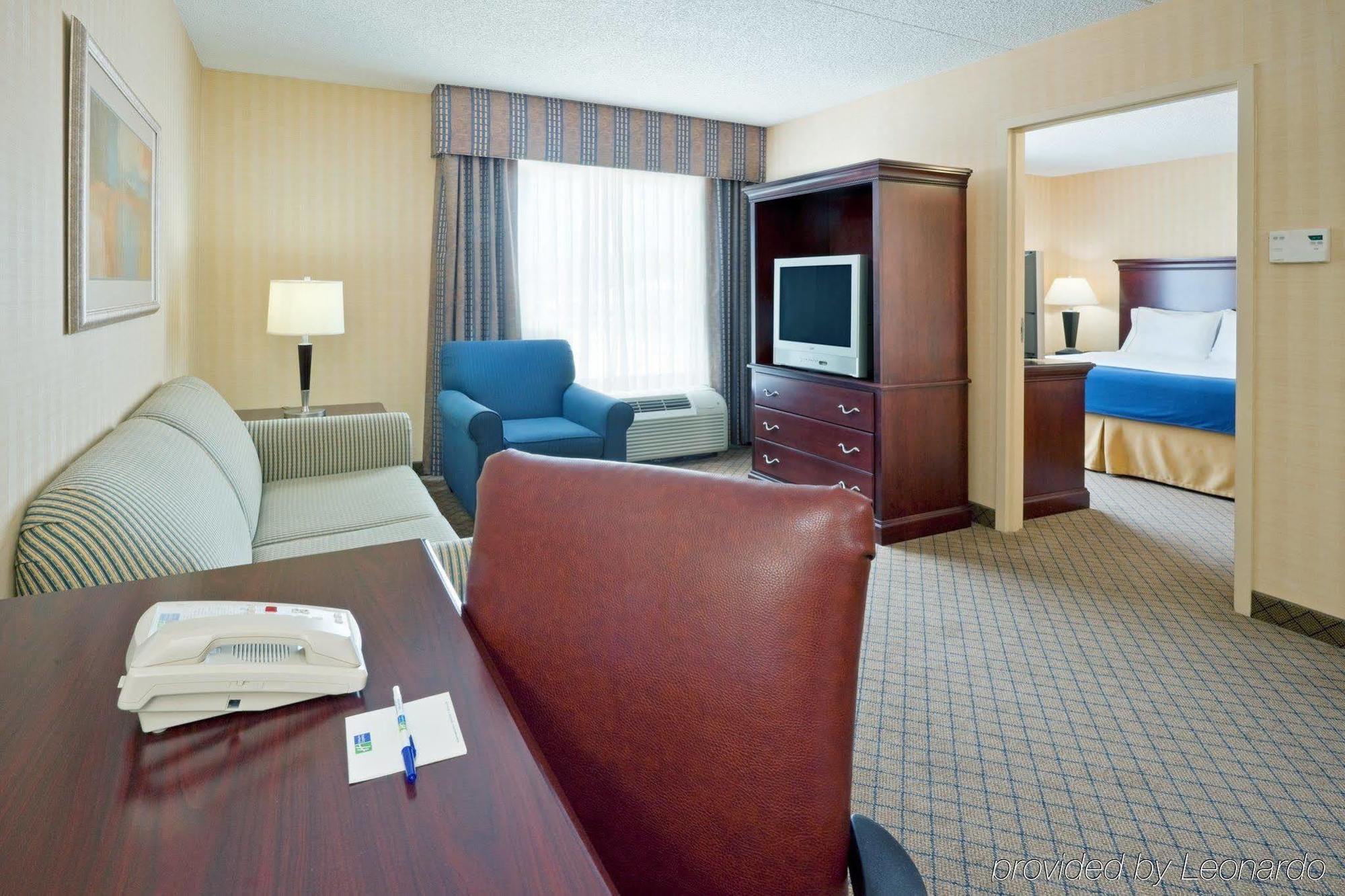 Holiday Inn Express & Suites West Long Branch - Eatontown, An Ihg Hotel Habitación foto